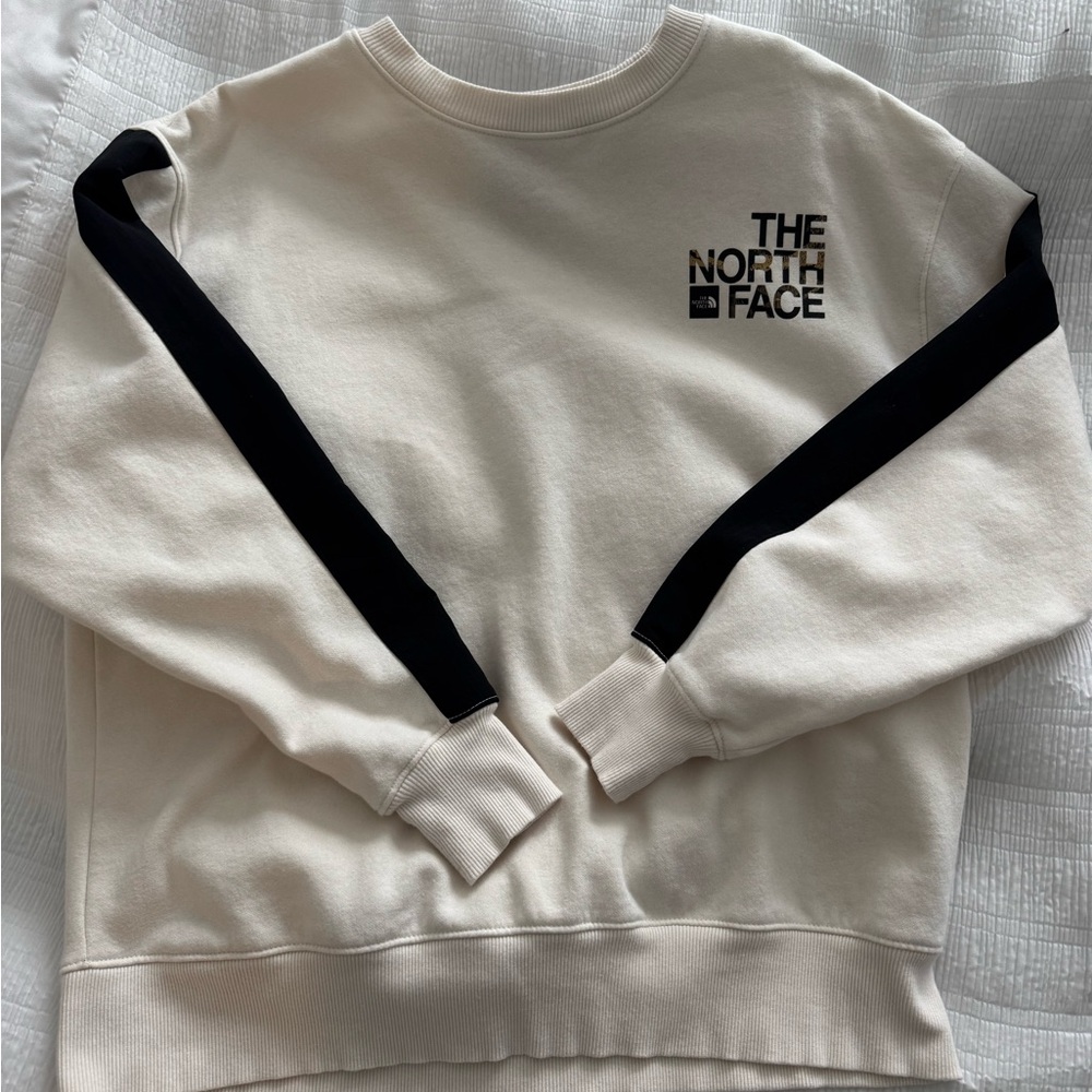 The North Face women’s Crewneck Sweater in Cream and Black